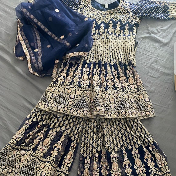 Please be informed this outfit is full of glitters it shines and sparkles . - Picture 2 of 9